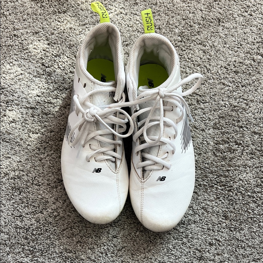 New Balance White and Black Sports Shoes